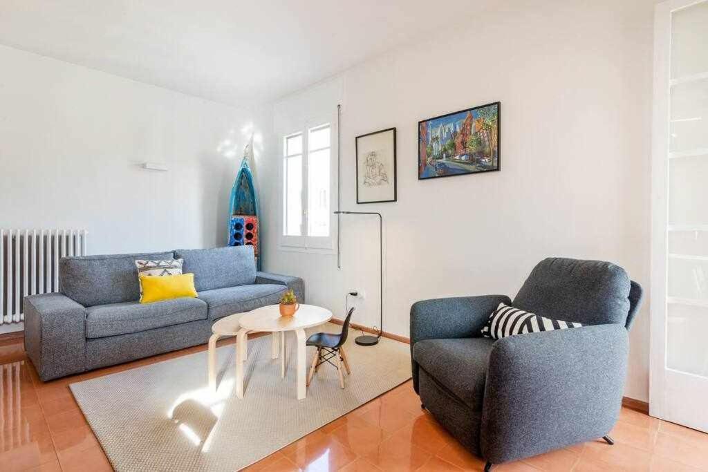 New Top Floor Apt With A Lot Of Light & Aircon Херона Екстериор снимка