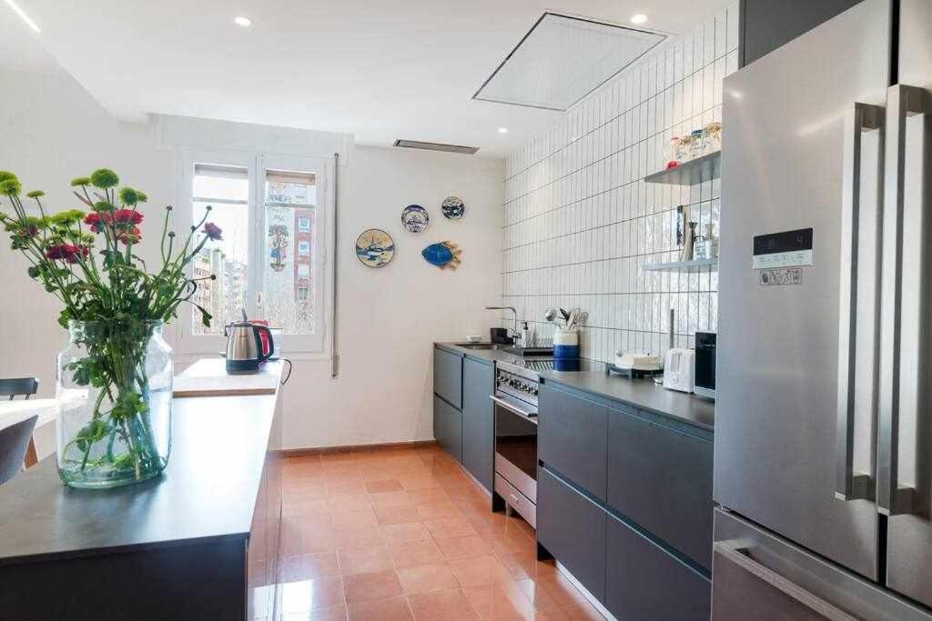 New Top Floor Apt With A Lot Of Light & Aircon Херона Екстериор снимка