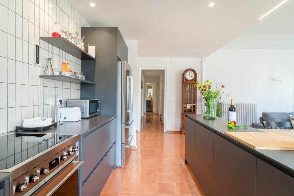 New Top Floor Apt With A Lot Of Light & Aircon Херона Екстериор снимка